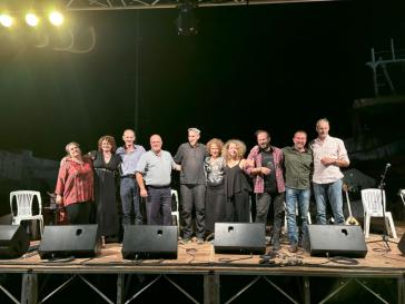 Η "καρδιά" του ρεμπέτικου χτύπησε δυνατά στη Σύρο