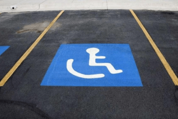 Τήνος: Νέες θέσεις στάθμευσης για άτομα με ειδικές ανάγκες στην κοινότητα Στενής