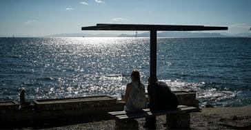 Καιρός: Λιακάδα, ισχυροί άνεμοι και θερμοκρασίες έως 24 βαθμούς