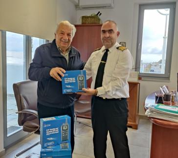Μύκονος: Προσφορά πέντε σύγχρονων ασύρματων πομποδεκτών VHF στο Λιμεναρχείο του νησιού