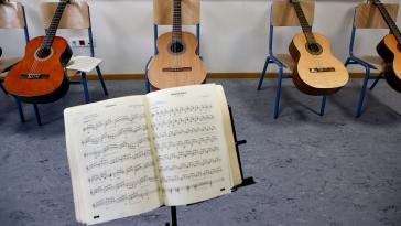 Με δύο προτάσεις στο "τραπέζι"