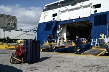 "Γόρδιος δεσμός" η αποφυγή αυξήσεων στα ακτοπλοϊκά εισιτήρια