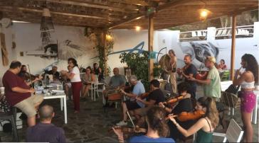 Σύρος: Η νέα ορχήστρα "Εστουδιαντίνα Κυκλάδων" στο θέατρο Απόλλων