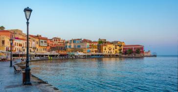 Χανιά: Έδιωξαν εκπαιδευτικό από το σπίτι που νοίκιαζε και μένει σε κάμπινγκ