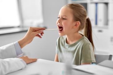 Στρεπτόκοκκος: Σε έξαρση τα fake news που τρομάζουν τους γονείς