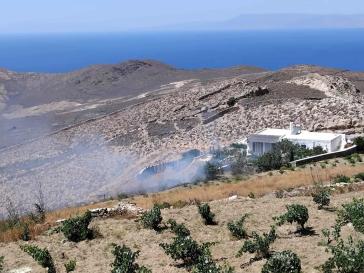 Σύρος: Κατασβέστηκε η φωτιά στην περιοχή του "Σύριγγα" Απάνω Μεριάς