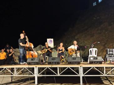 Με βασικό στοιχείο τη λαϊκή μουσική