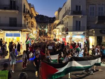 Η Σύρος στέλνει μήνυμα αλληλεγγύης