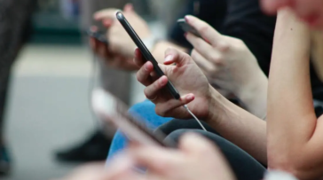 Νέο voucher έως 800 ευρώ για γονείς