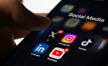ΕΕ: Πρόταση για “μπλόκο” σε social media και AI στους κάτω των 16 ετών