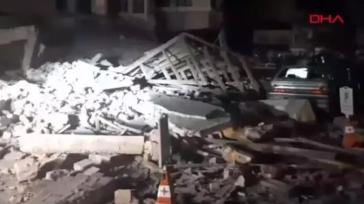 Τουρκία: Κατέρρευσαν τρία κτίρια στο Σιντίργκι από τον ισχυρό σεισμό