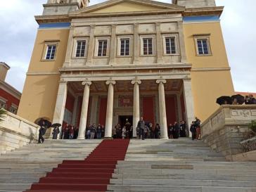 Σύρος: Αναβλήθηκε λόγω βροχής η λιτανεία της ιεράς εικόνας του Αγίου Νικολάου στην Ερμούπολη