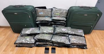 Συνελήφθη 29χρονη στο “Ελ. Βενιζέλος” με πάνω από 24 κιλά κάνναβης στις αποσκευές της