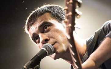  Έρχεται με τις “Ασκήσεις Τρυφερότητας”