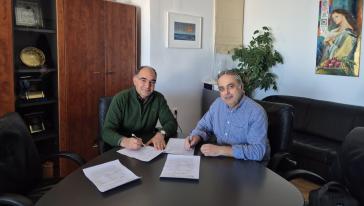 Πάρος: Υπογραφή συμβάσεων για σημαντικά έργα συντήρησης και ασφαλτοστρώσεων του οδικού δικτύου