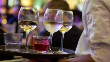 Εστίαση: Έρχεται η πρώτη κλαδική σύμβαση μετά τον νόμο για 400.000 εργαζόμενους