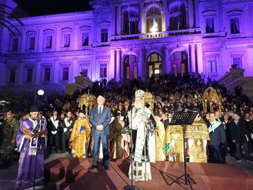 Σύρος: Με ευλάβεια και κατάνυξη η περιφορά των Επιταφίων στην Ερμούπολη (βίντεο και φωτο)