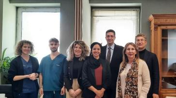 Σύρος: Το Νοσοκομείο επισκέφθηκε η πρόξενος της πρεσβείας της Αυσταλίας στην Ελλάδα, Widad Zouiten