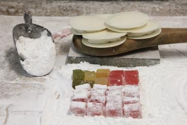 Travel.gr: Πώς τα λουκούμια της Σύρου έγιναν ο συνδετικός κρίκος ανάμεσα στο Αιγαίο και την Ανατολή