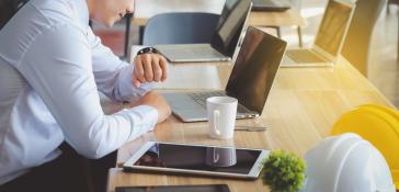 Εργασία: Επτά στους δέκα εργαζόμενους στην Ελλάδα σκέφτονται την έξοδο