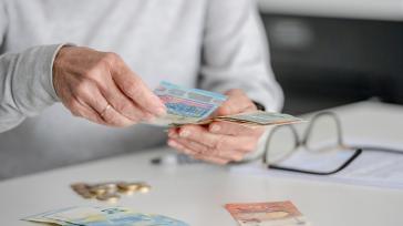 ΕΦΚΑ: Επιστροφές χρημάτων σε εργαζόμενους συνταξιούχους