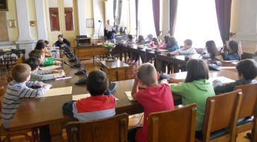 Οι μαθητές της Γ' τάξης του 1ου Δημοτικού Σχολείου στο Δημαρχείο