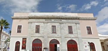 Σπονδυλωτή σατιρική παράτσταση στο Θέατρο Απόλλων