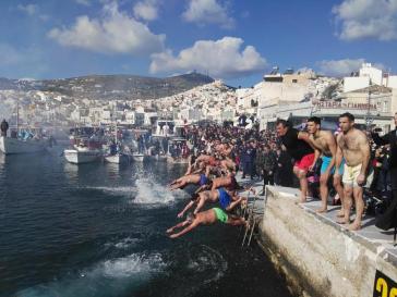 Λαμπρότατος εορτασμός των Θεοφανείων παρουσία των αρχηγών κράτους και Εκκλησίας