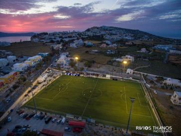 Σε δύο φάσεις το γήπεδο της Α.Ε. Σαντορίνης