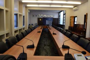 Αντιδράσεις με φόντο την τρίμηνη απουσία