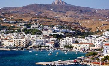 Βλάβη στον καταπέλτη του «Tera Jet 2» στην Τήνο