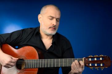 Παναγιώτης Μάργαρης: “25 χρόνια με τη μαγεία της κιθάρας”