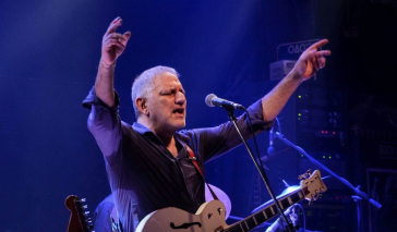 «Όλοι οι μουσικοί είμαστε περιπλανώμενοι, αλήτες»