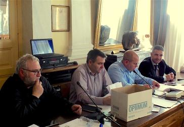 Μικρές αλλαγές στα πρόσωπα