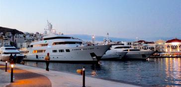 Κοσμοπολίτικη αίγλη με φόντο τον πολιτισμό