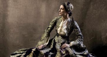 Η φωτογραφική και η κεντητική τέχνη παρουσιάζονται σε ένα μοναδικό πάντρεμα εικόνων και υφών