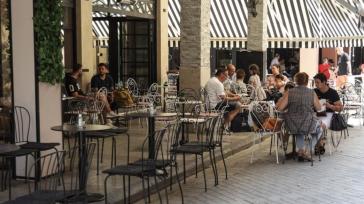 ΕΛΣΤΑΤ: Αύξηση τζίρου 14,1% για καταλύματα και εστίαση το Νοέμβριο του 2023