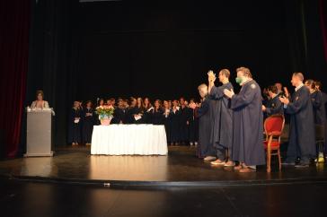 Σε συγκινητικό και πανηγυρικό κλίμα έγινε η απονομή πτυχίων στο θέατρο Απόλλων