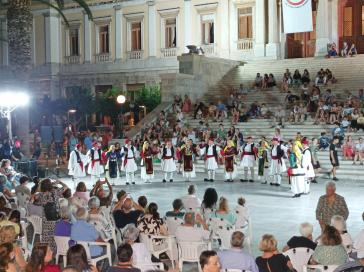 Το 9ο Φεστιβάλ Παραδοσιακών Χορών, ταξίδεψε σε μια βραδιά σε όλη την Ελλάδα