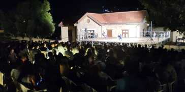 Ο Αλέξανδρος Τσουβέλας ήρθε στη Σύρο και προκάλεσε “Παρενέργειες”