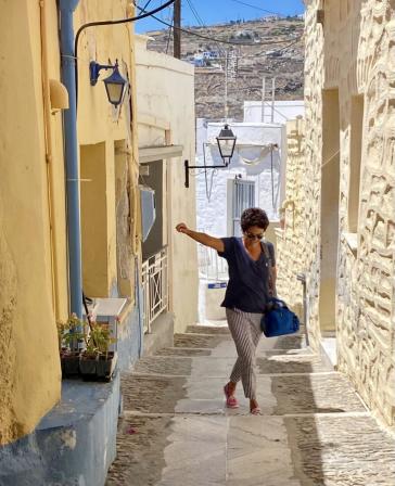 Η Άλκηστις Πρωτοψάλτη επιστρέφει πάντα στη Σύρο