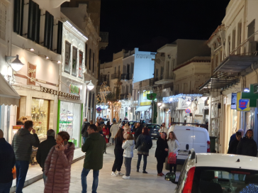 Το φως της Λευκής Νύχτας απλώθηκε στην Ερμούπολη