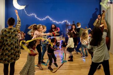 “Με τα χέρια μας, με τη φωνή μας, με το ρυθμό μας”