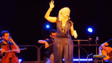 Ταξίδεψε τους θαυμαστές της η Νατάσσα Μποφίλιου