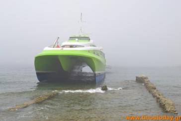 Προσάραξη λόγω ομίχλης του Flying Cat 4 έξω από το λιμάνι της Τήνου 