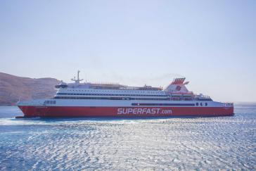 Ο ξεχωριστός αποχαιρετισμός του Superfast XII στην Αμοργό!