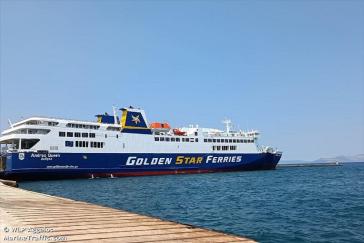 Πανικός στη Ραφήνα: 94χρονος πήρε παραμάζωμα αυτοκίνητα σε γκαράζ πλοίου και τραυμάτισε τη σύζυγο του