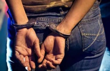 Σύρος: Χειροπέδες σε ζευγάρι που έκλεψε επιχείρηση οπτικών