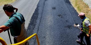 Σύρος: Συνεχίζονται τα έργα οδοποιίας στον δρόμο της Βάρης - Οδηγίες προς τους οδηγούς