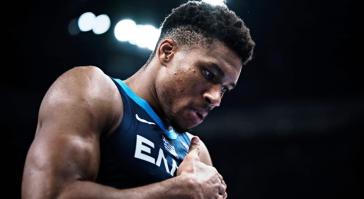 Κάτι τρέχει με τον Γιάννη - Θα κατέβει με την Εθνική στο Παγκόσμιο;